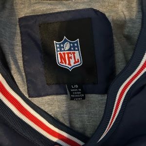 Patriots pull over v neck windbreaker